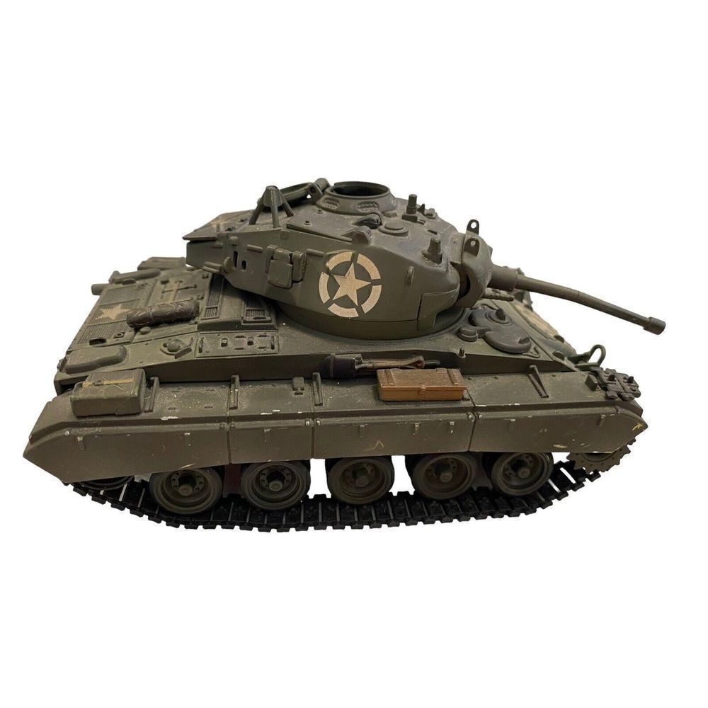 21st Century Toys Ultimate Soldier U.S. M-24 Chaffee Tank No. 20310 ?